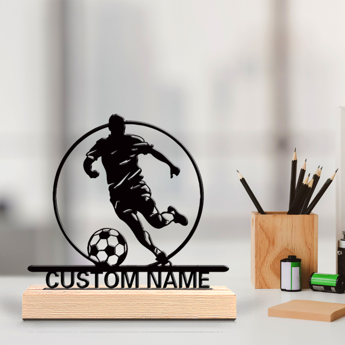 Office Furniture Installation - カスタムサッカー選手メタル像（名前入り）、木製台座付きテーブルデコレーション、サッカーファンへのギフト、誕生日/祝日/自宅/オフィス装飾